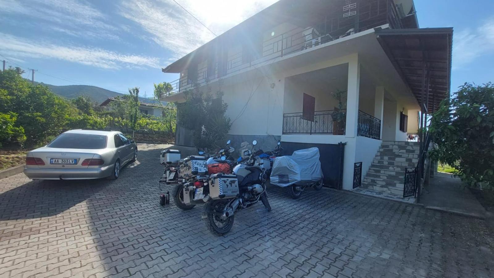 Guest House Xhaferaj 培拉特 外观 照片